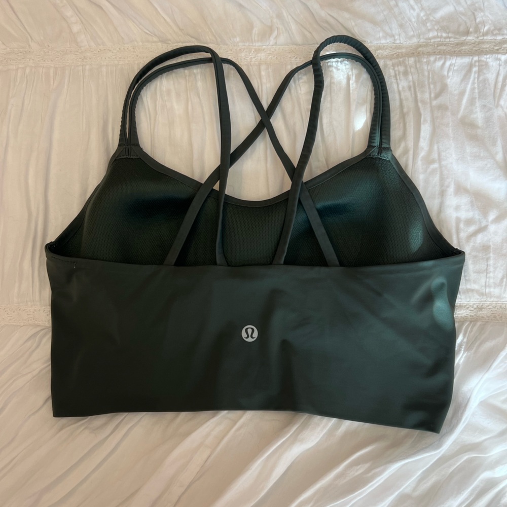 Lululemon like a cloud B/C cup sports bra; size 6/8
